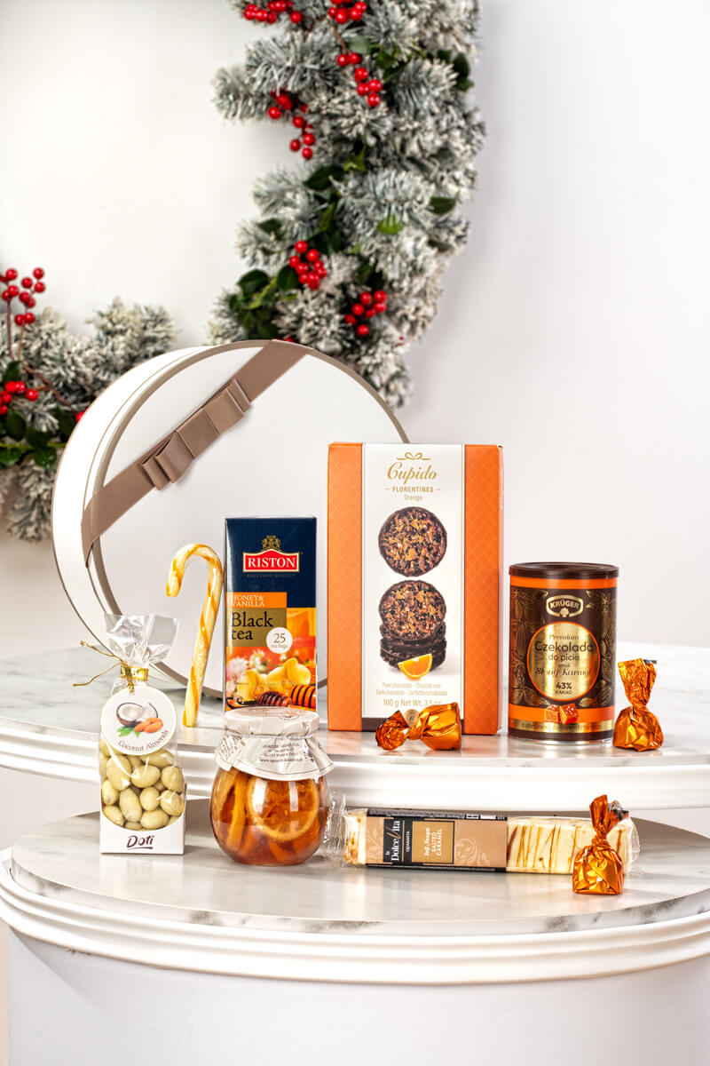 Zestaw prezentowy z herbatą, czekoladą do picia i słodkimi dodatkami BN12